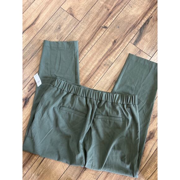 NWT Gap size large olive green cropped pants - Picture 2 of 4